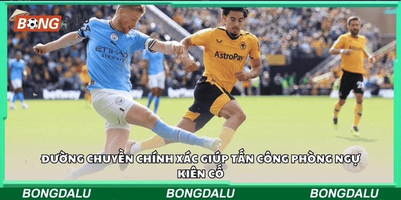 Đường chuyền chính xác giúp tấn công phòng ngự kiên cố.